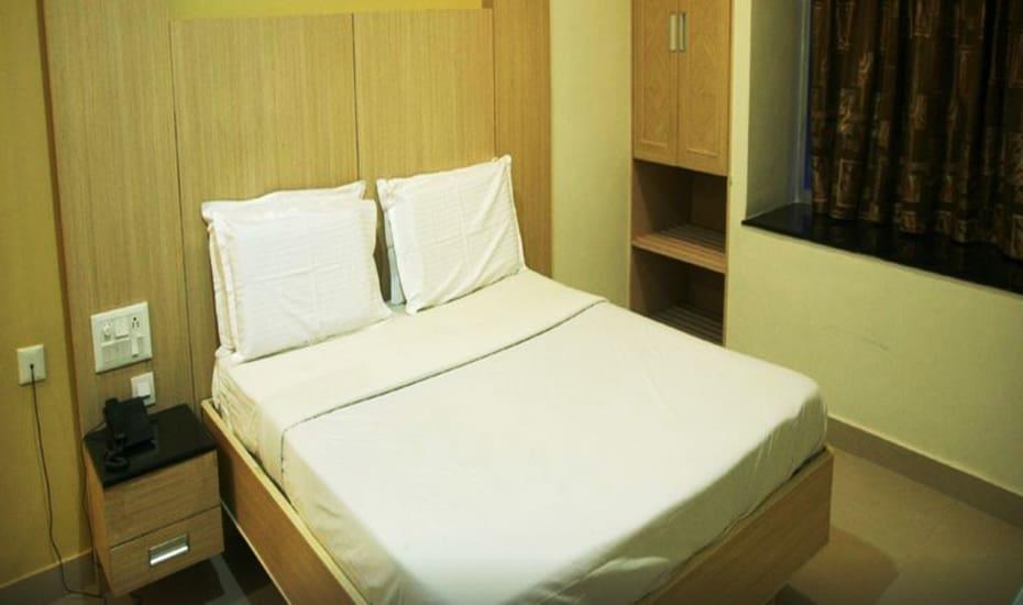 Sri Srinivasa Residency Hotel Kadapa Ngoại thất bức ảnh